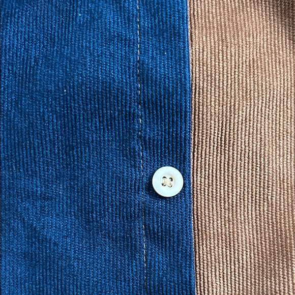 Colorblock Button-Up Shirt - Picture 3 of 3